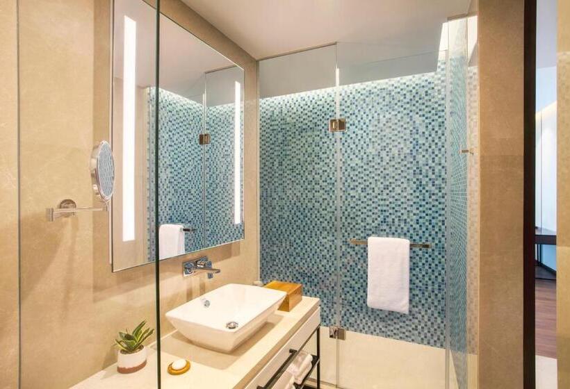 غرفة قياسية مطلّة علي حمام السباحة, Hyatt Regency Thrissur