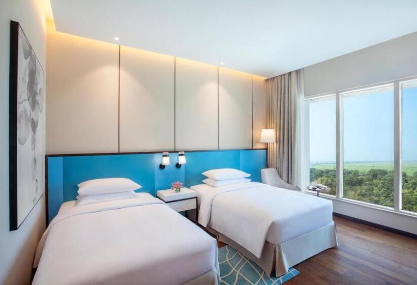 Номер Стандарт Вид на Бассейн, Hyatt Regency Thrissur