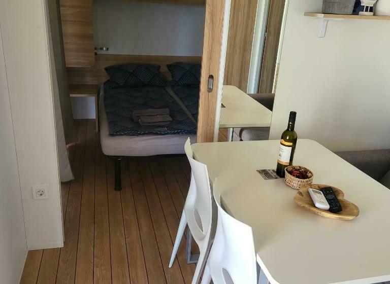 منزل غرفة نوم واحدة, Mobile Home Tim