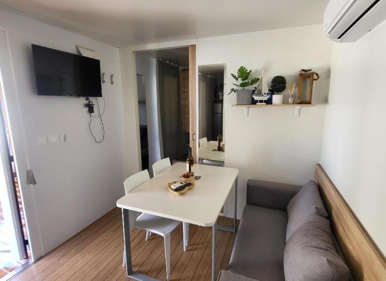 منزل غرفة نوم واحدة, Mobile Home Tim