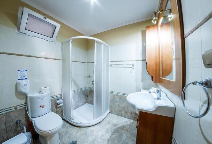 اتاق استاندارد چهارنفره با بالکن, Zante Bay Studios