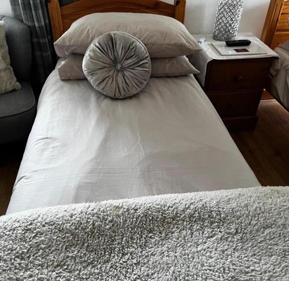 스탠다드 룸, Beudy Bach