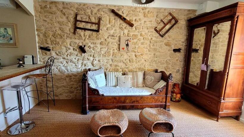 شقة غرفة واحدة, Mas La Pomarede