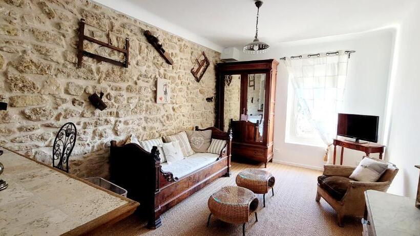 شقة غرفة واحدة, Mas La Pomarede