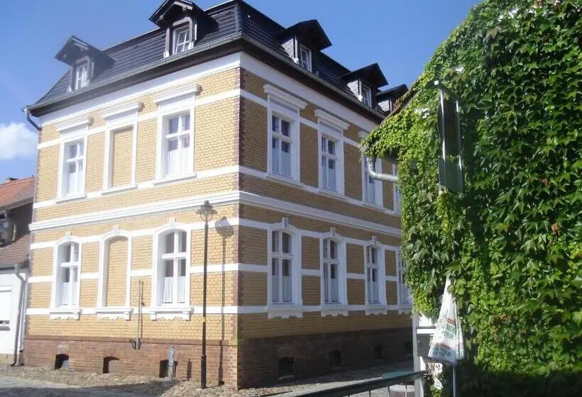 スタンダードスタジオ, Brauhaus Und Pension Babben