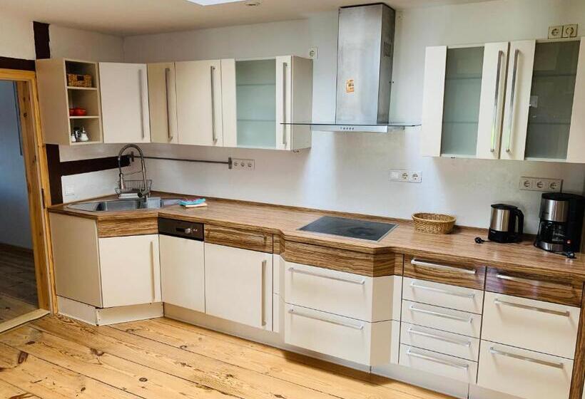 إستوديو ديلوكس, Brauhaus Und Pension Babben