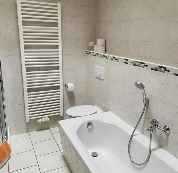 إستوديو ديلوكس, Brauhaus Und Pension Babben