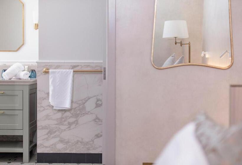 اتاق استاندارد با تخت بزرگ, Tattersalls