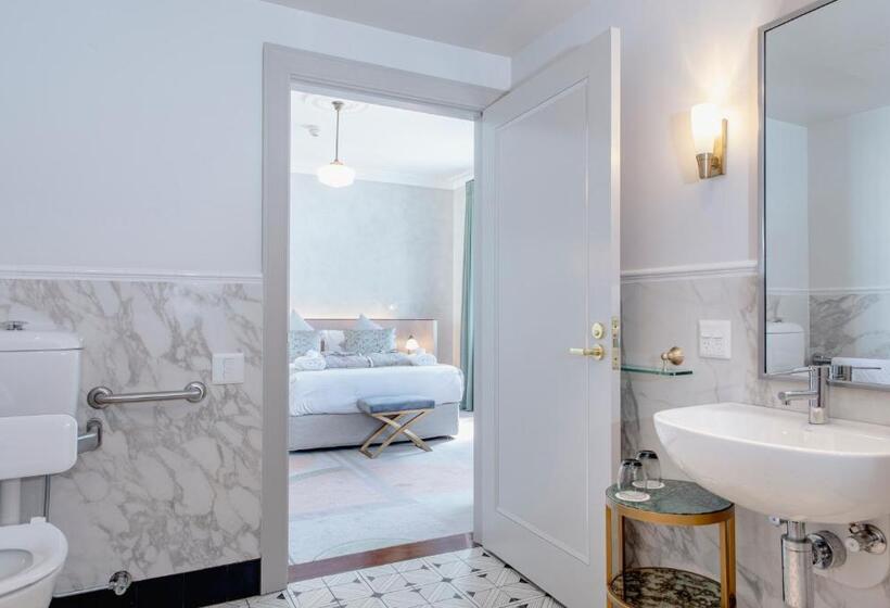 اتاق استاندارد برای معلولان, Tattersalls