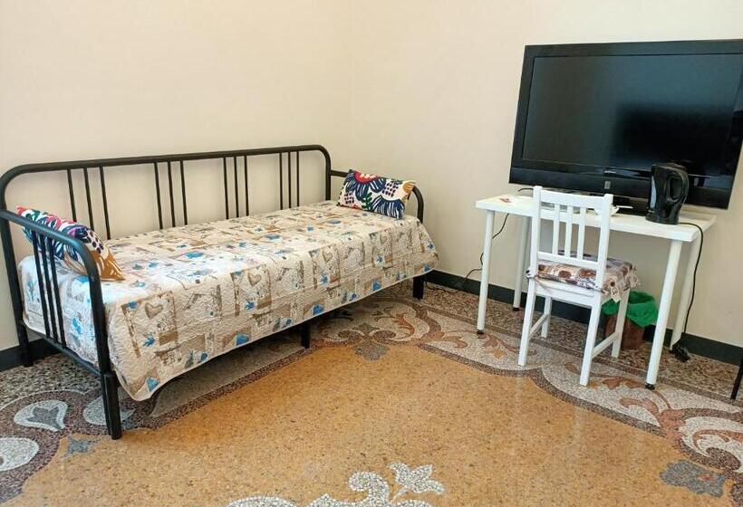 Ortak Banyolu Standart Dört Kişilik Oda, Affittacamere Monumentale