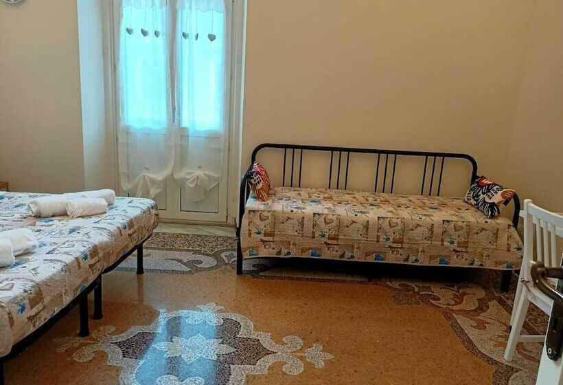 Ortak Banyolu Standart Dört Kişilik Oda, Affittacamere Monumentale