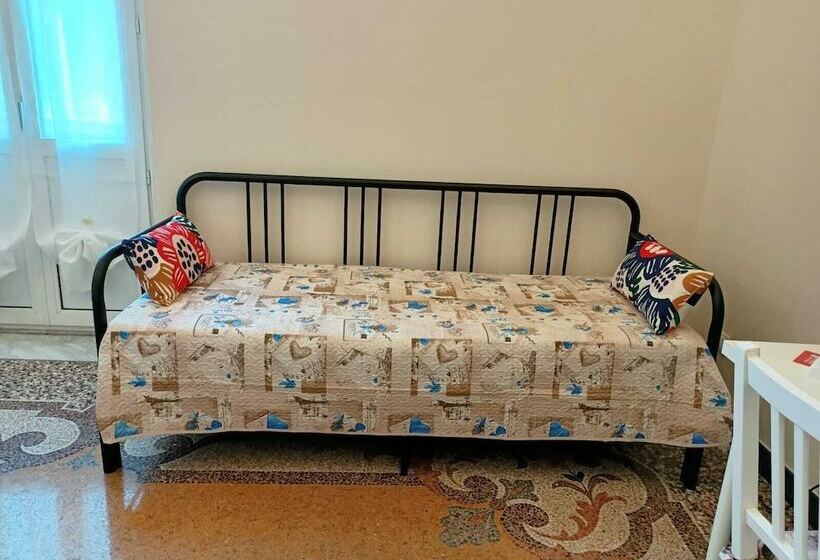 Ortak Banyolu Standart Dört Kişilik Oda, Affittacamere Monumentale