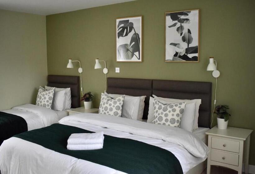 Семейный Номер, The Spinney