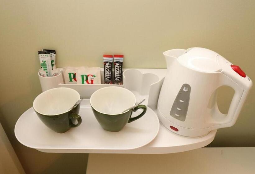 Семейный Номер, The Spinney