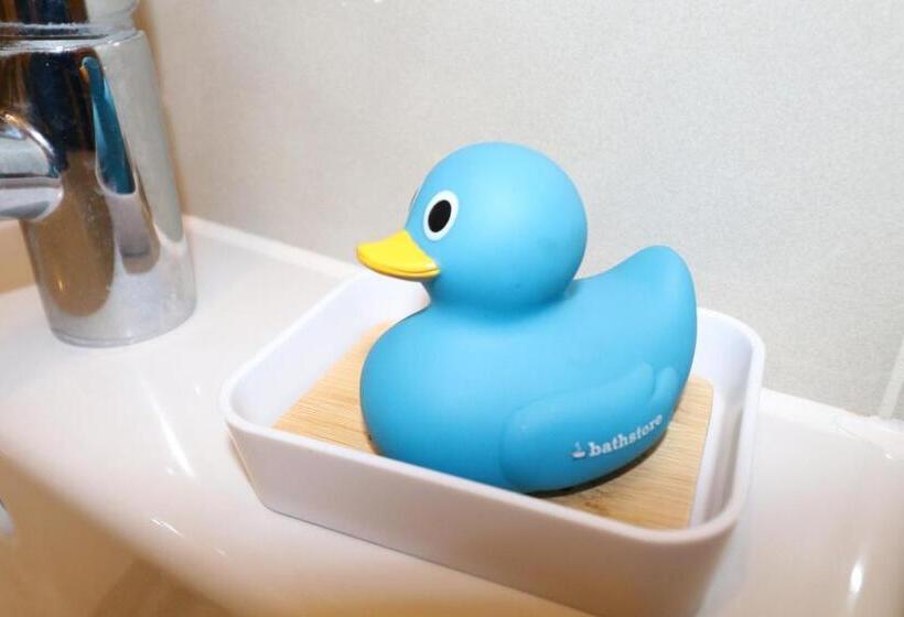 Семейный Номер, The Spinney