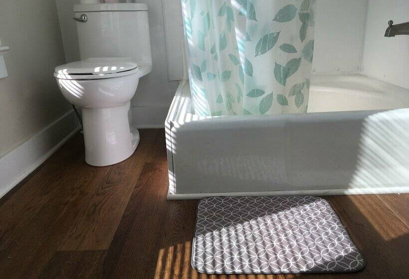 Номер Комфорт, The Cape Cod House