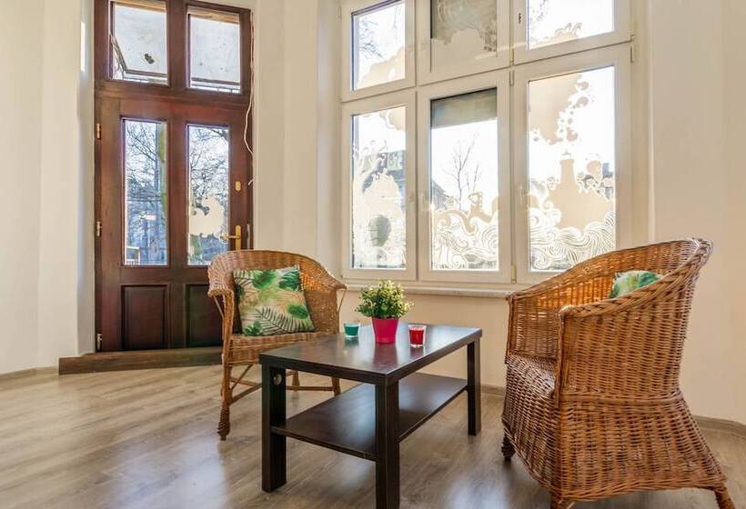 تختخواب در اتاق مشترک, Dream Hostel