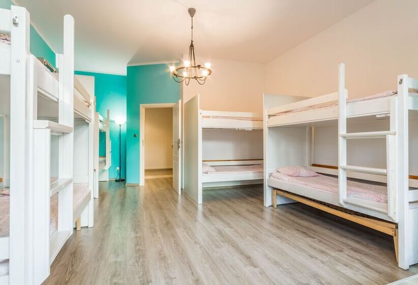 تختخواب در اتاق مشترک, Dream Hostel