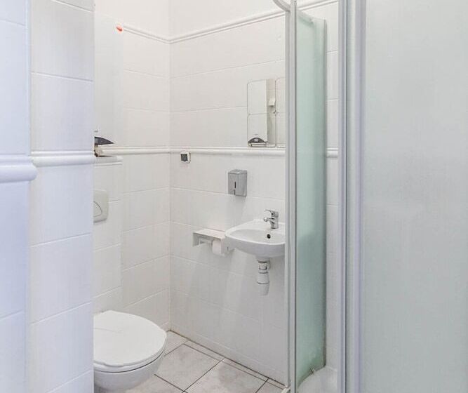 اتاق استاندارد با سرویس بهداشتی مشترک, Dream Hostel