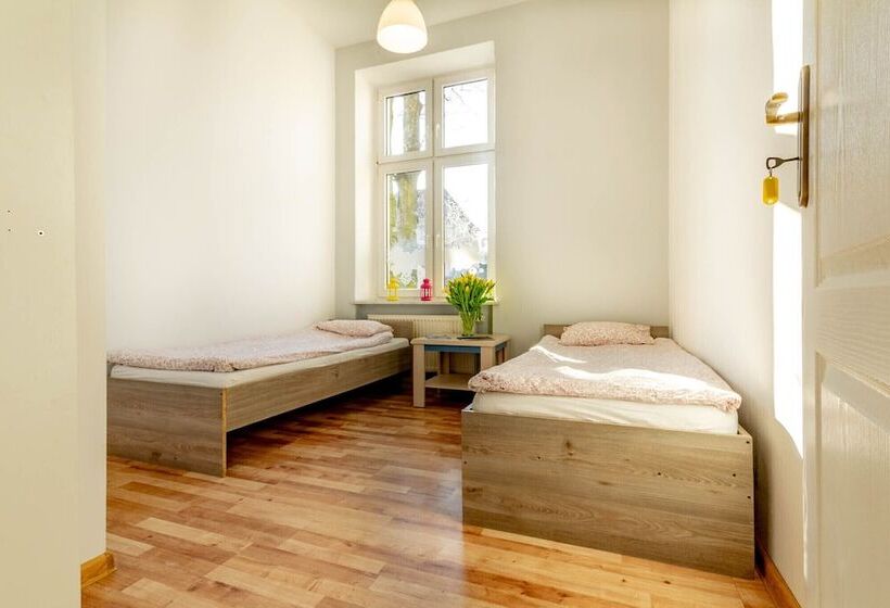 اتاق استاندارد با سرویس بهداشتی مشترک, Dream Hostel