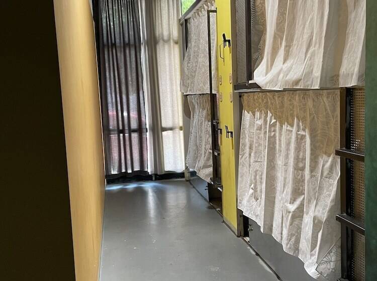 سرير فى غرفة مشتركه, Iconic Athens Hostel