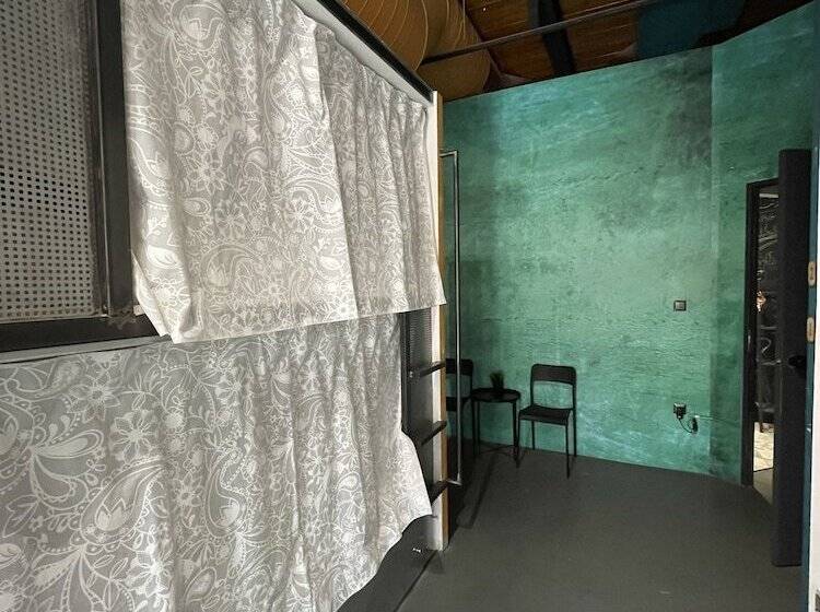 سرير فى غرفة مشتركه, Iconic Athens Hostel