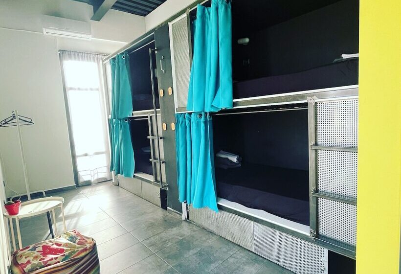 سرير فى غرفة مشتركه, Iconic Athens Hostel