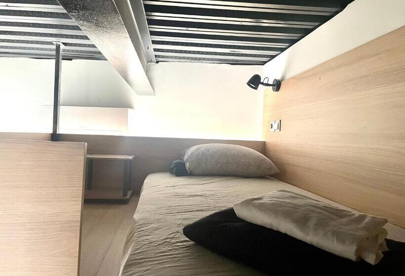 سرير فى غرفة مشتركه, Iconic Athens Hostel