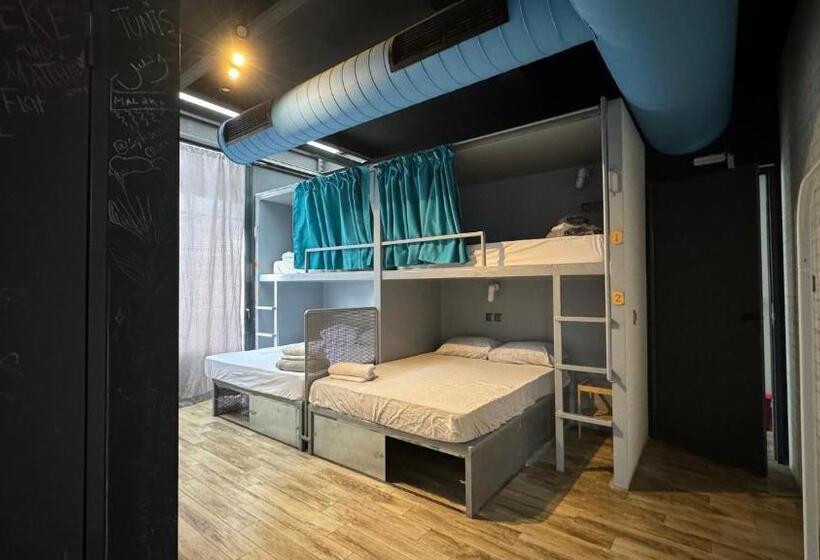 공동 객실, Iconic Athens Hostel