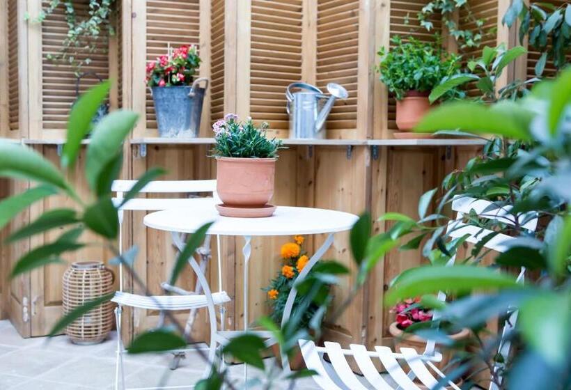 Standard Interior Room, One Three One   In The Heart Of Athens