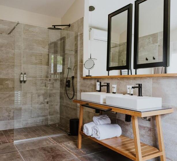 سوییت جونیور, Sarana Hôtel & Spa