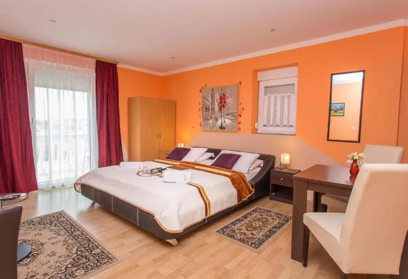 استودیو استاندارد با چشمانداز دریا و بالکن, Villa Valentina