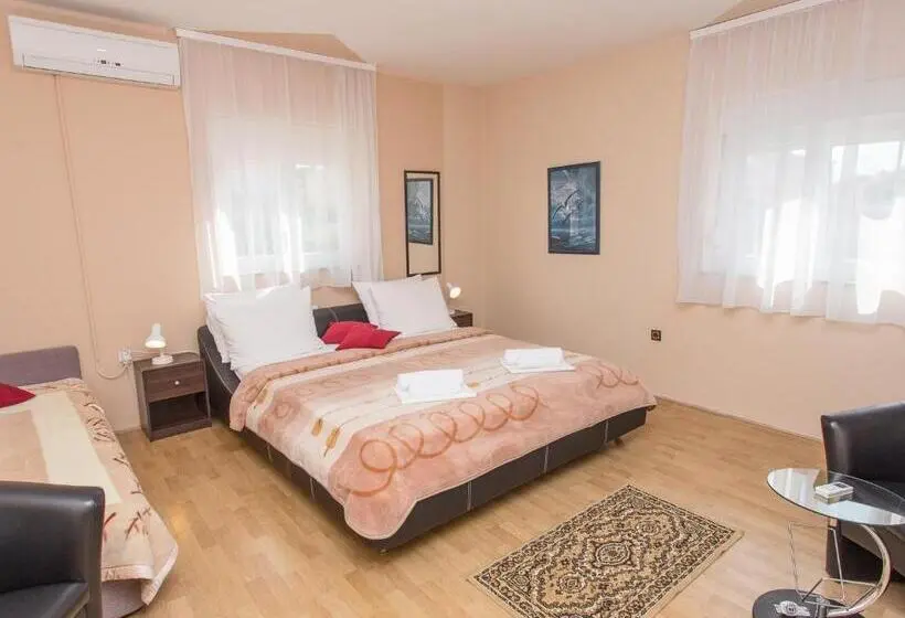 استودیو استاندارد با چشمانداز دریا و بالکن, Villa Valentina