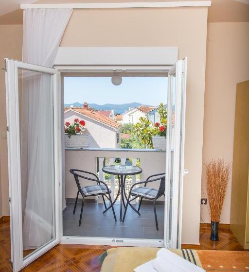 Студио Стандарт Боковой Вид на Море, Villa Valentina