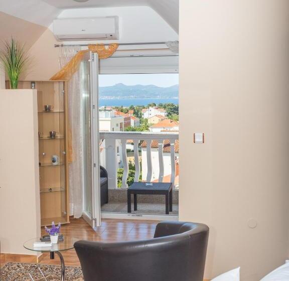 Family studio with sea view, Villa Valentina