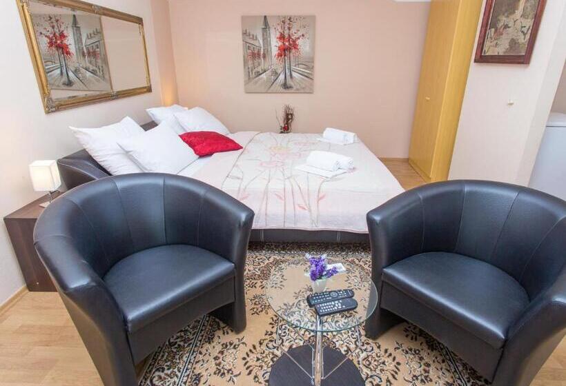 Family studio with sea view, Villa Valentina