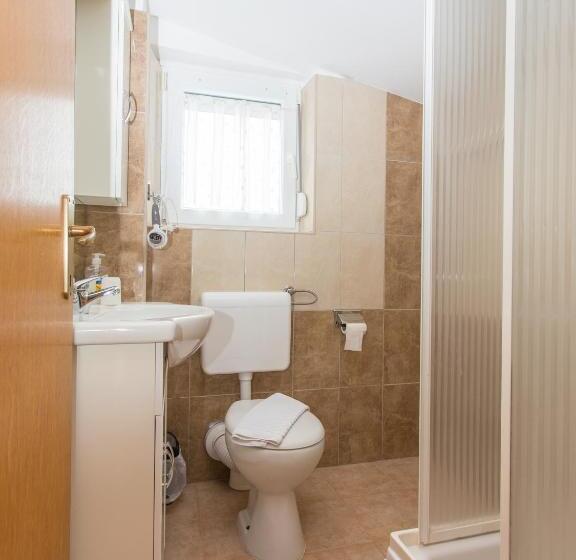 Family studio with sea view, Villa Valentina