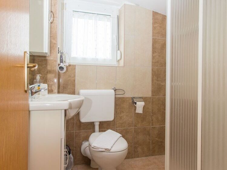 Family studio with sea view, Villa Valentina