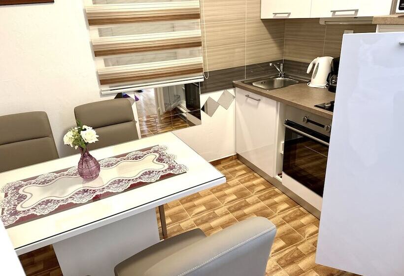 Family studio with sea view, Villa Valentina
