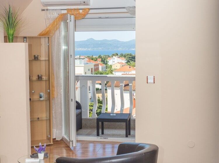 Family studio with sea view, Villa Valentina
