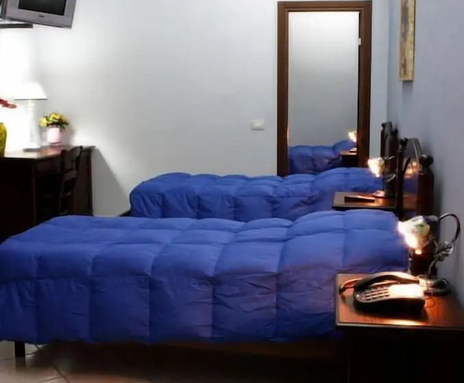 اتاق استاندارد سه نفره, Piro