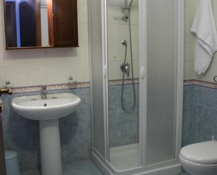 Camera Tripla Standard, Piro