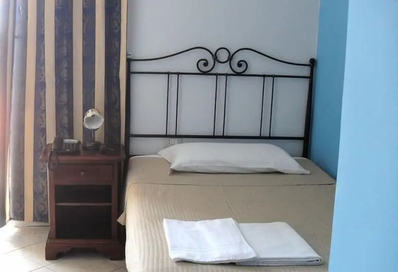 اتاق استاندارد یک نفره, Piro