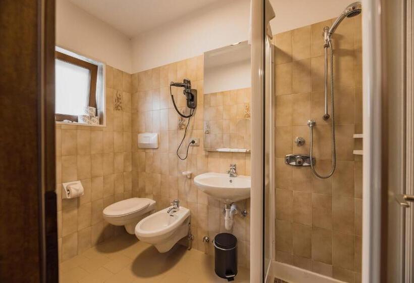 标准三人间, Suàn