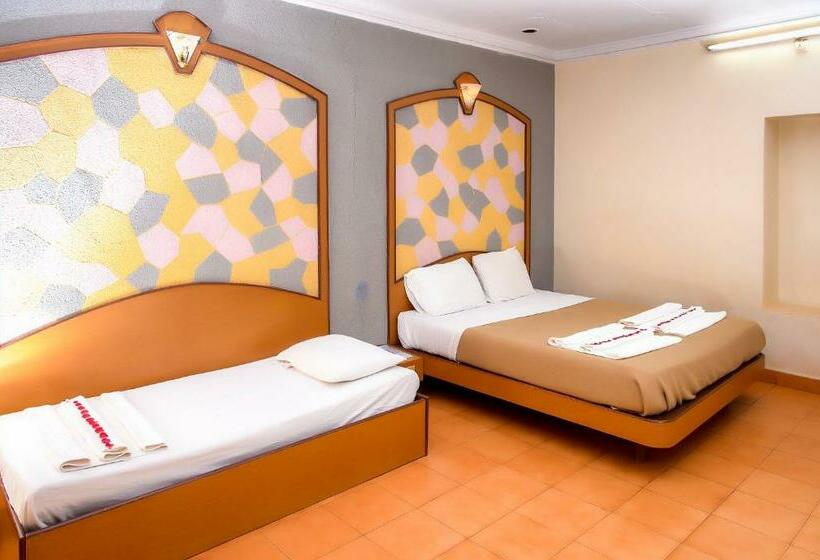 豪华房间, Adamo The Village