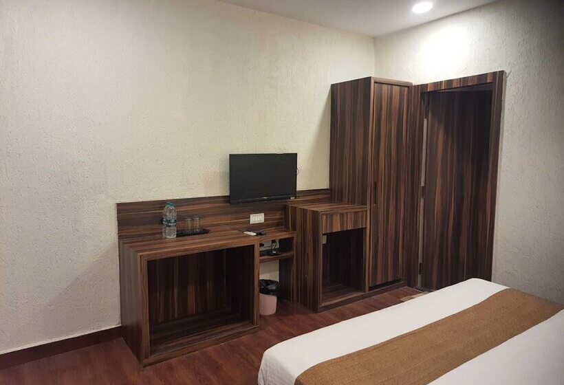 豪华房间, Adamo The Village