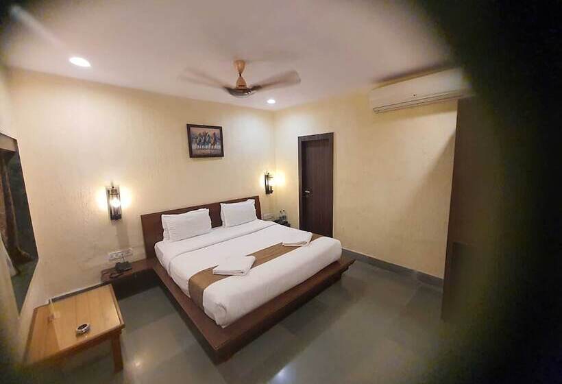 豪华房间, Adamo The Village