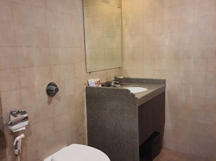 豪华房间, Adamo The Village