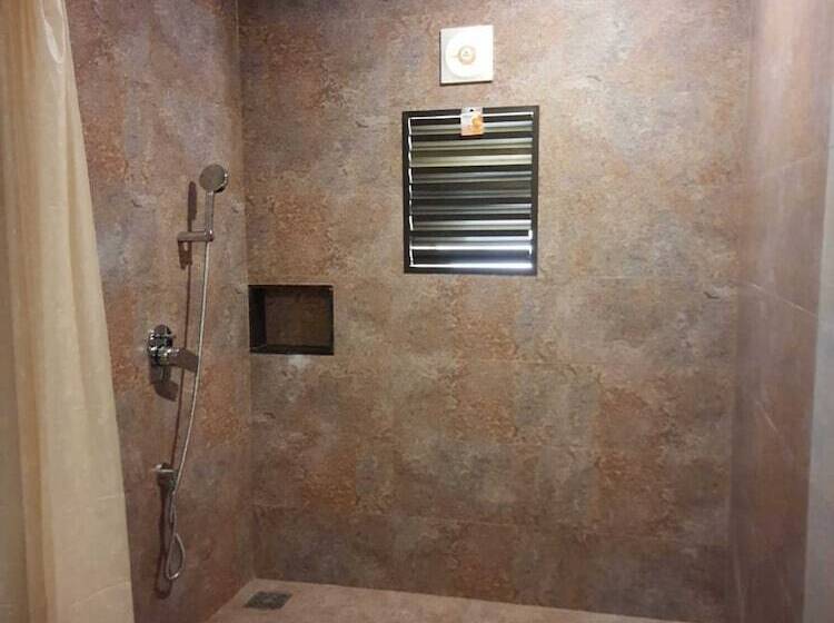 豪华房间, Adamo The Village