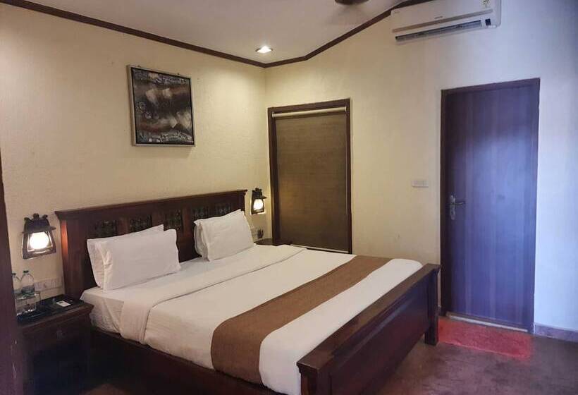 패밀리 스위트, Adamo The Village